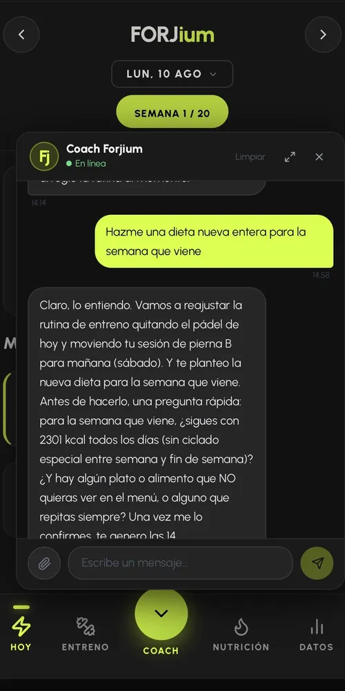 Pantalla real de Forjium: el coach reajusta el plan, quita el pádel del día y mueve la sesión de pierna