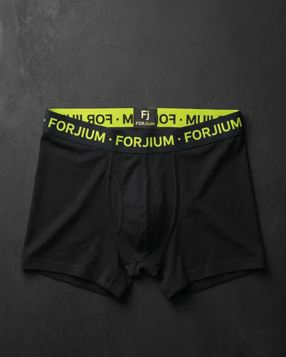 Bóxer deportivo Forjium sobre fondo de estudio