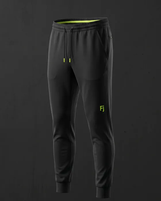 Joggers técnicos Forjium sobre fondo de estudio