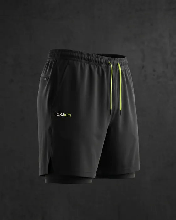 Pantalón corto de 7 pulgadas Forjium sobre fondo de estudio